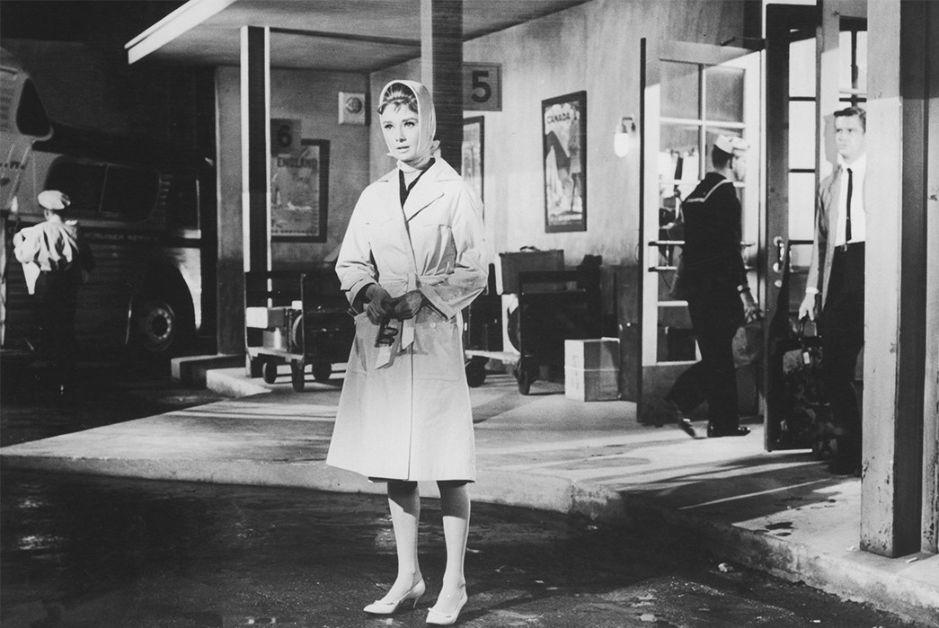 The-History-of-the-Trench-Coat-Audrey-Hepburn-in-Breakfast-at-Tiffany's.-Image-via-Elle.