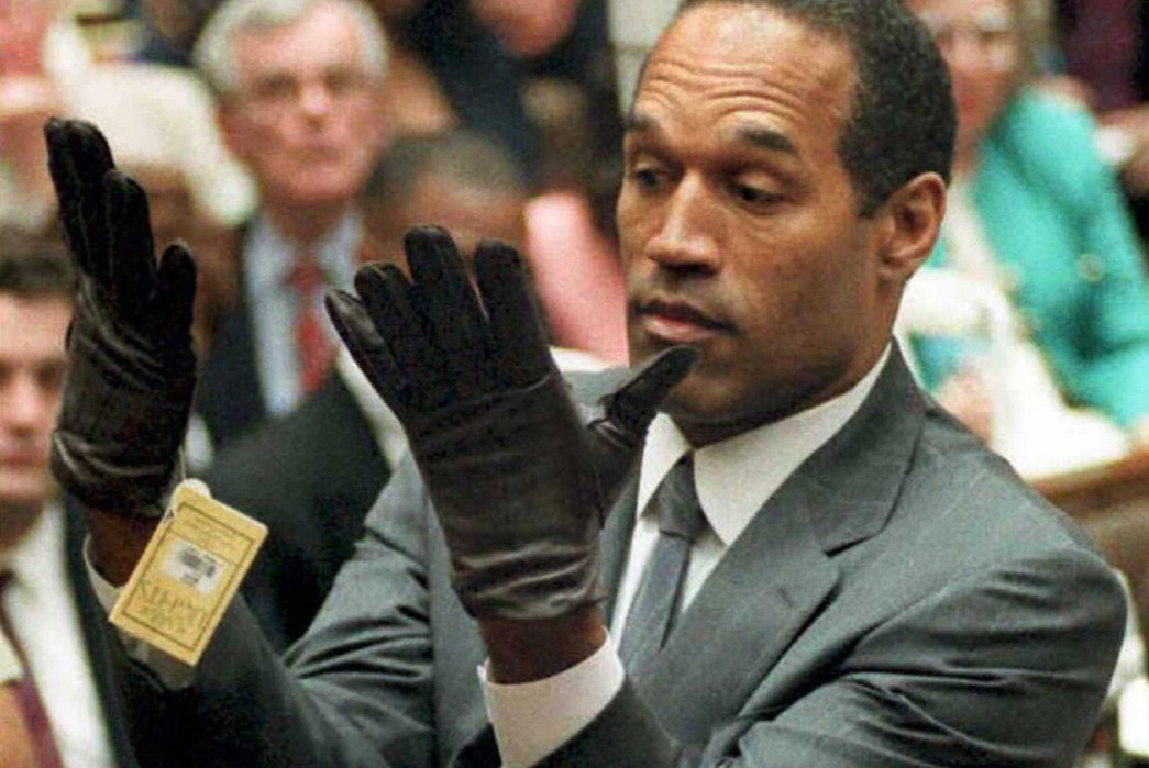 https://www.heddels.com/wp-content/uploads/2023/11/five-finger-fit-the-history-of-gloves-simpson-examining-the-ill-fitting-gloves-image-via-los-angeles-times.jpg